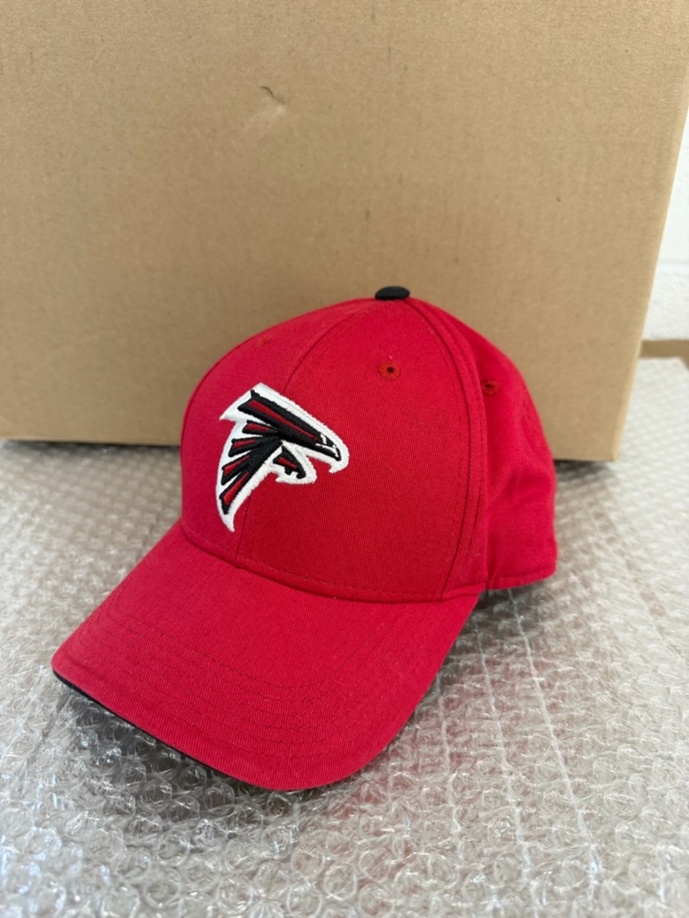 Youth Atlanta Falcons Red Baseball Cap with Team Logo